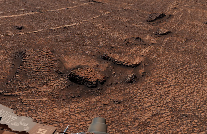 Ровер Curiosity обнаружил на Марсе огромное поле из неправильных сот — а неправильных пчёл не нашёл