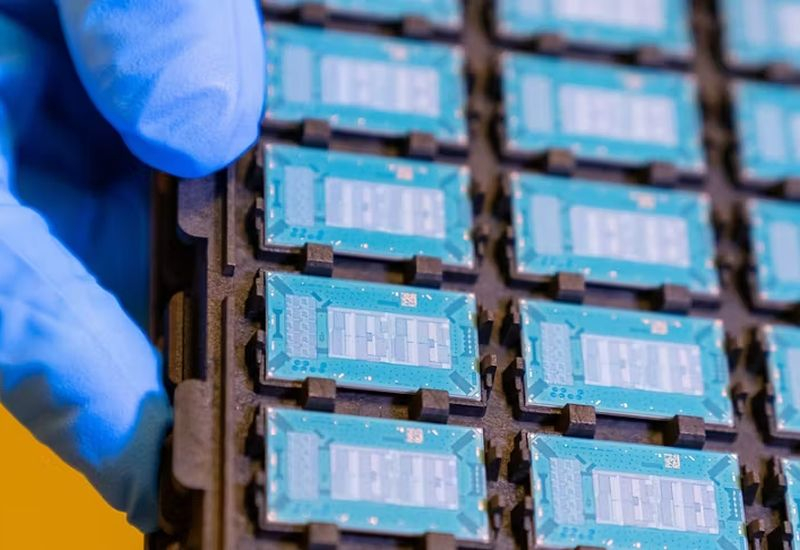 Intel неожиданно привлекла до  млрд — аналитики увидели признаки успеха её контрактного бизнеса