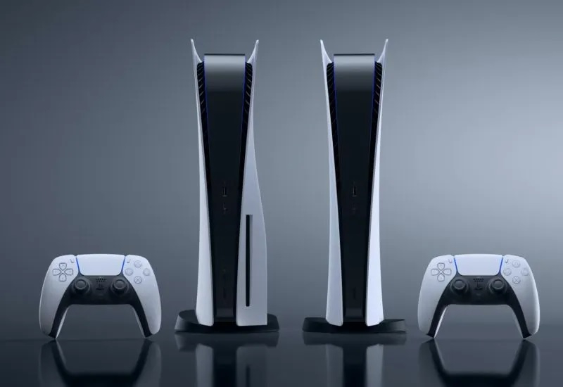 Sony начала клеймить PlayStation 5 стикерами с предупреждением об отказе от дисков