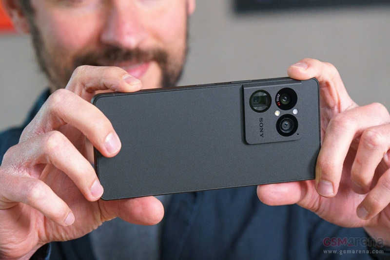 Sony Xperia 1 VIII продаётся на ура — смартфон за €1500 полюбили за слот microSD и разъём для наушников
