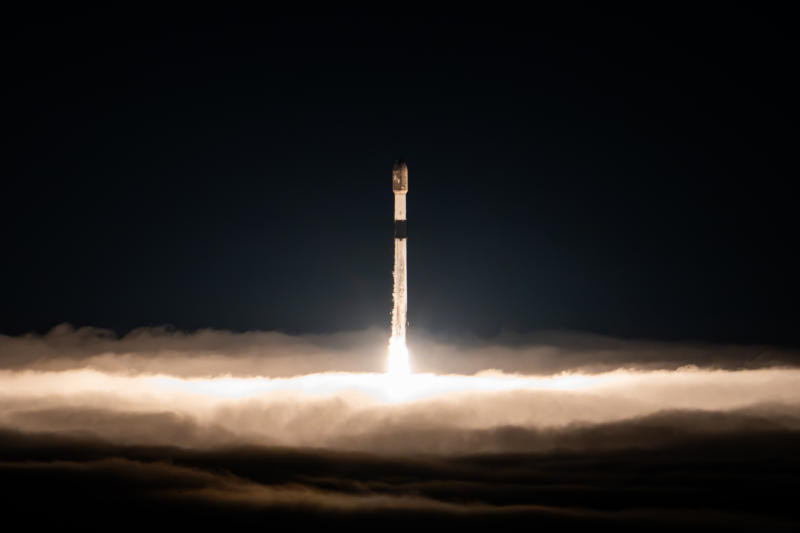 SpaceX в сотый раз запустила ракету Falcon в этом году — на орбиту доставлено ещё 27 спутников Starlink