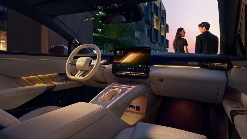Дочка BYD выпустила «убийцу Tesla Model 3» за 900 с запасом хода 730–900 км