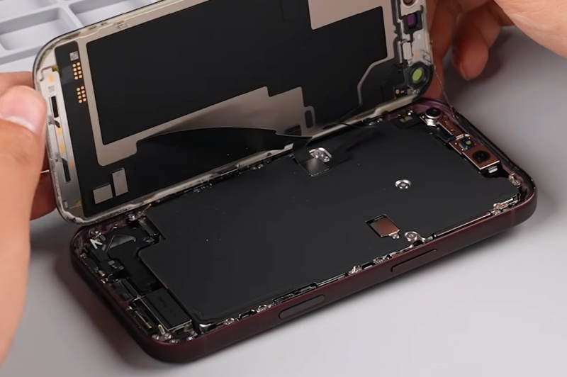 iPhone 18 Pro разобрали на камеру — стало понятно, как Apple удалось уменьшить Dynamic Island