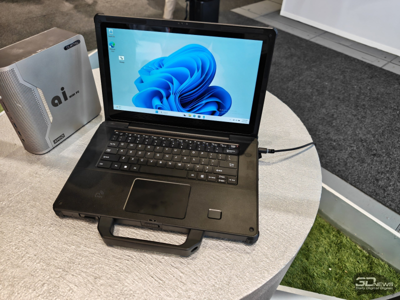 Представлен защищённый ноутбук Oukitel RG14-P с солнечной батареей в крышке