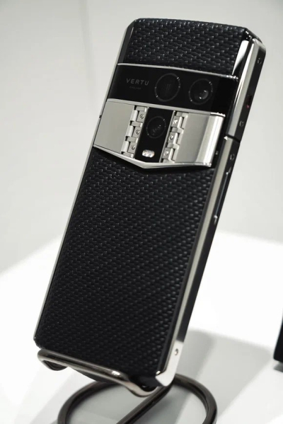 restore: открыл корнер Vertu в Москве — цены на смартфоны начинаются от 560 тыс. рублей
