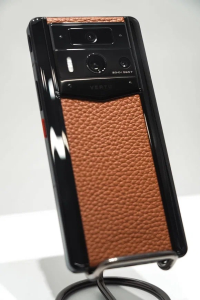 restore: открыл корнер Vertu в Москве — цены на смартфоны начинаются от 560 тыс. рублей