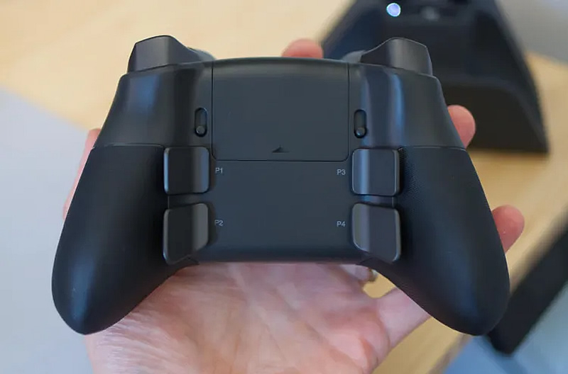SteelSeries представила дорогой геймпад Aeon Pro для Xbox и PC с дисплеем и ценой 0