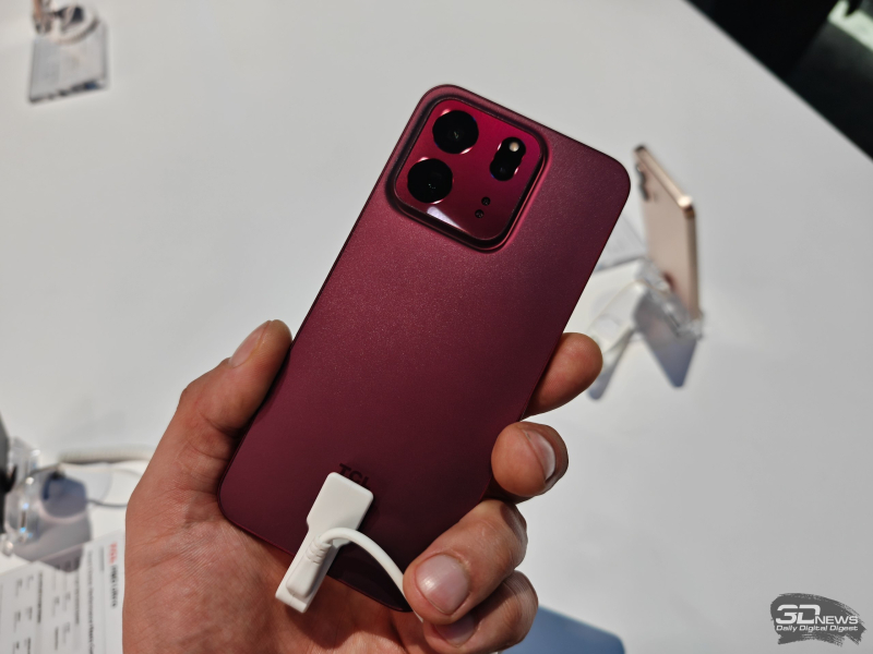 TCL выпустила P80 Ultra — первый смартфон с технологией Nxtpaper и OLED-экраном
