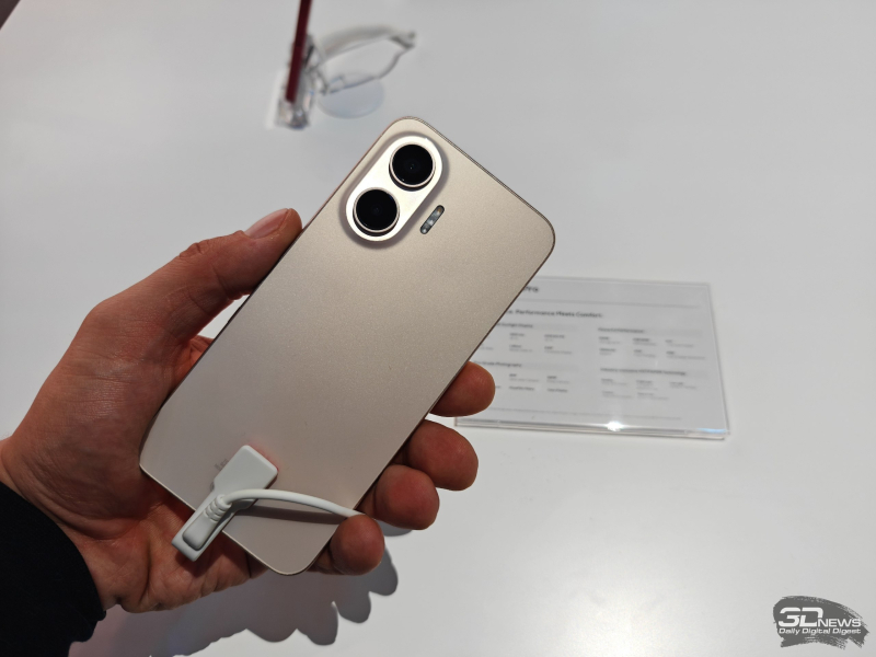 TCL выпустила P80 Ultra — первый смартфон с технологией Nxtpaper и OLED-экраном