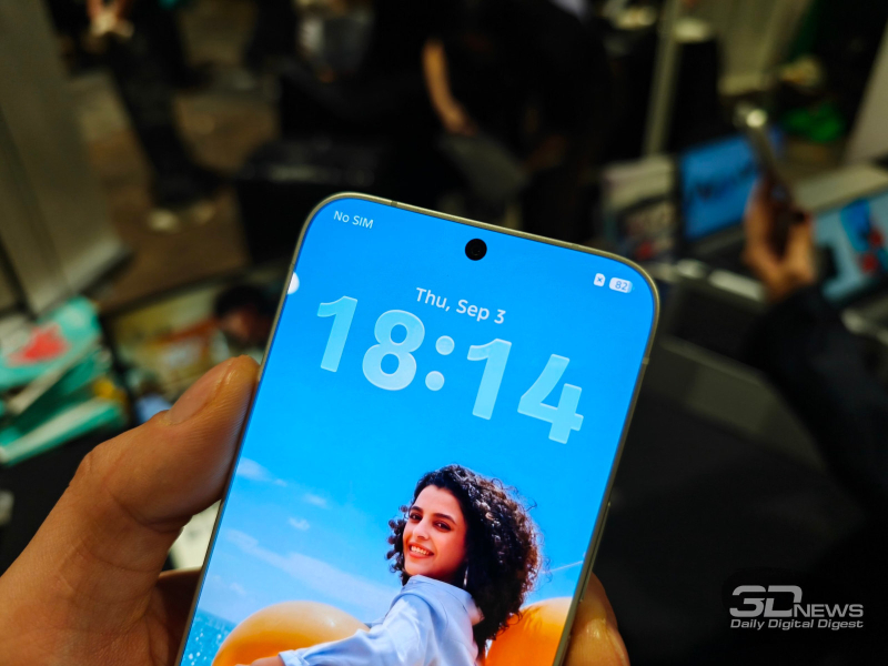 Tecno показала полностью безрамочный смартфон Bezelless