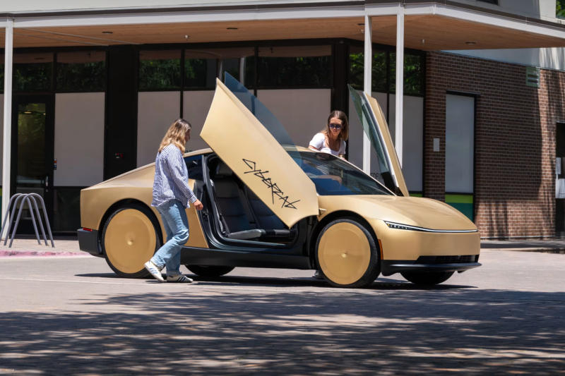 Tesla запустила Cybercab без руля и педалей — через полдня к машинам возникли вопросы у регулятора