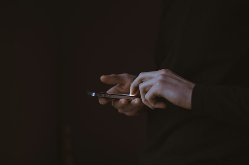 В WhatsApp выявлена уязвимость, позволяющая получить доступ к фотографиям до ввода PIN-кода