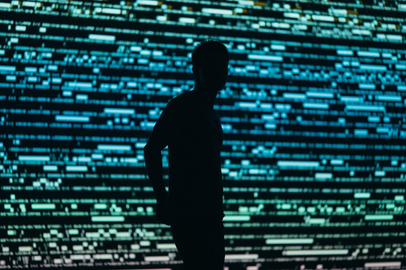 «Воровство беспрецедентных масштабов»: OpenAI и Microsoft признали, что ИИ построен на краже данных и неумолимо разрушает интернет